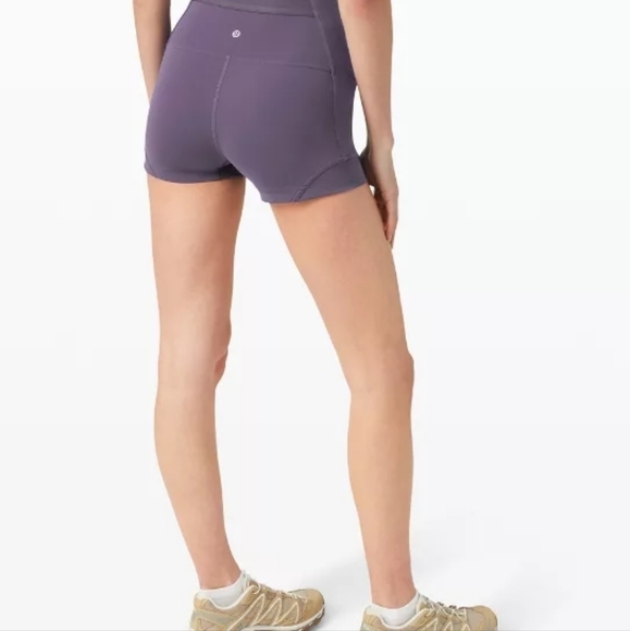 Lululemon Rogue Renegade HR shorts 2.5" Size 4 Purple - Picture 3 of 6